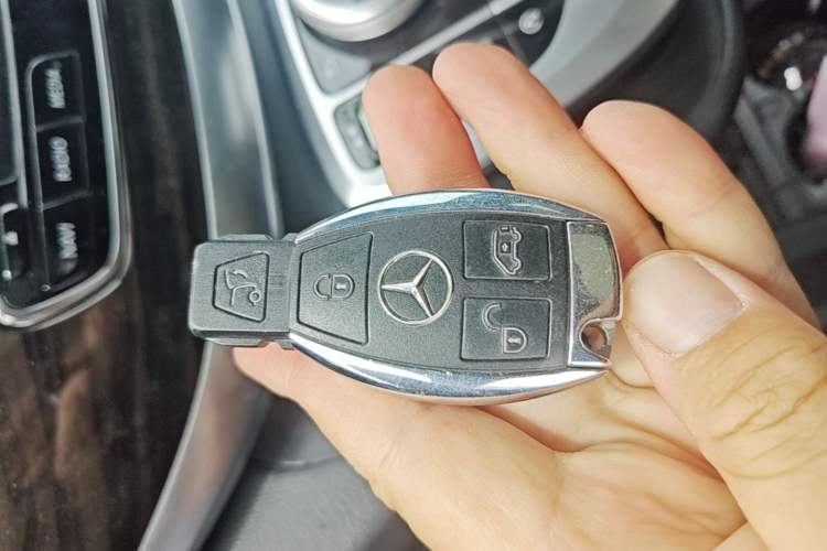 Used Mercedes-Benz V-Class 2018 V 260 Avantgarde Edition China VI Vehicle Key