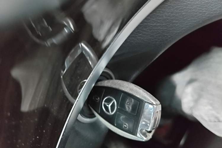 Used Mercedes-Benz V-Class 2018 V 260 Avantgarde Edition China VI Vehicle Key