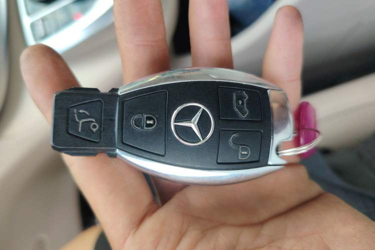 Used Mercedes-Benz V-Class 2018 V 260 L Prestige Extended Version China VI Vehicle Key