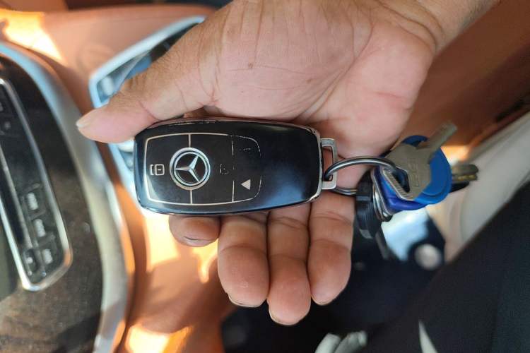 Used Mercedes-Benz V-Class 2018 V 260 L Prestige Extended Version China VI Vehicle Key