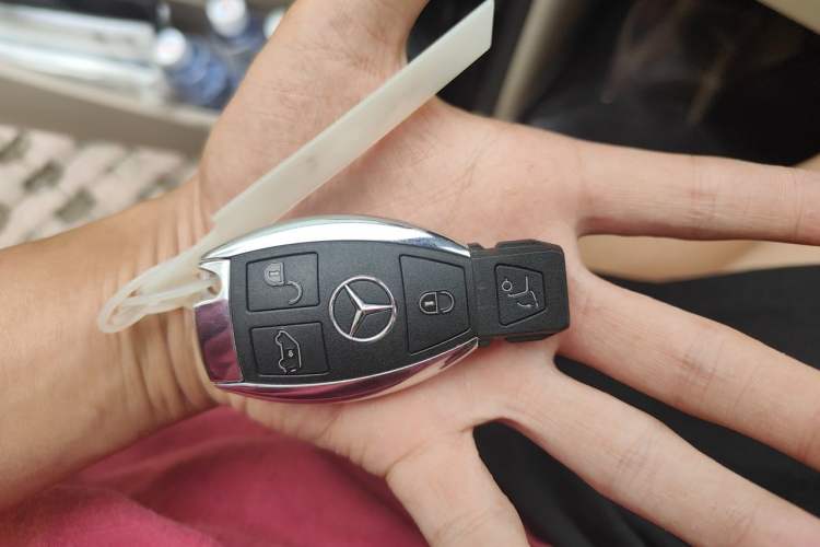 Used Mercedes-Benz V-Class  Vehicle Key