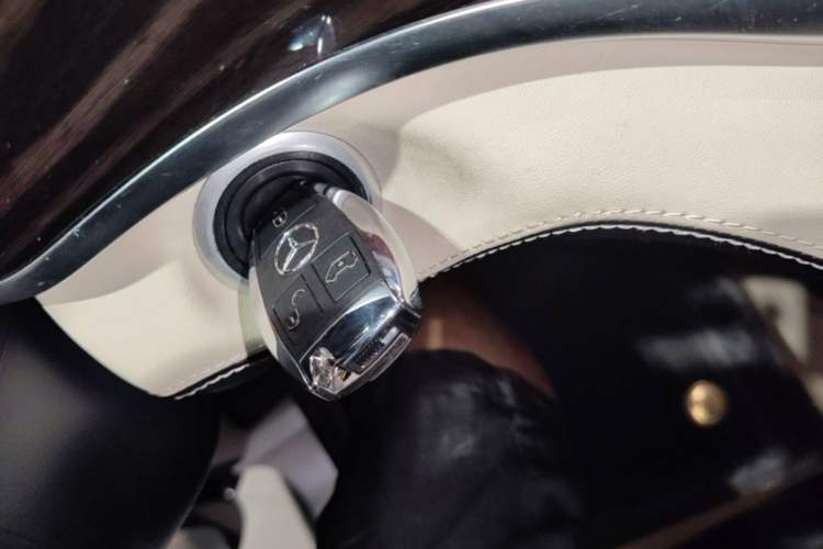 Used Mercedes-Benz V-Class 2018 V 260 Avantgarde Edition China VI Vehicle Key