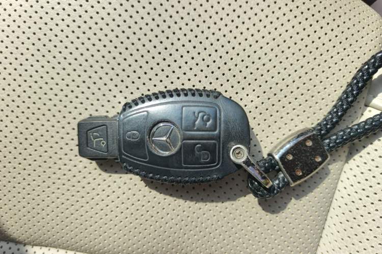 Used Mercedes-Benz V-Class 2018 V 260 Avantgarde Edition China VI Vehicle Key
