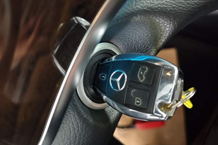 Used Mercedes-Benz V-Class 2018 V 260 L Prestige Extended Version China VI Vehicle Key