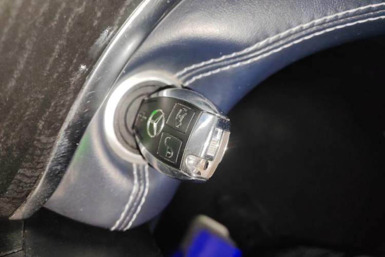 Used Mercedes-Benz V-Class  Vehicle Key