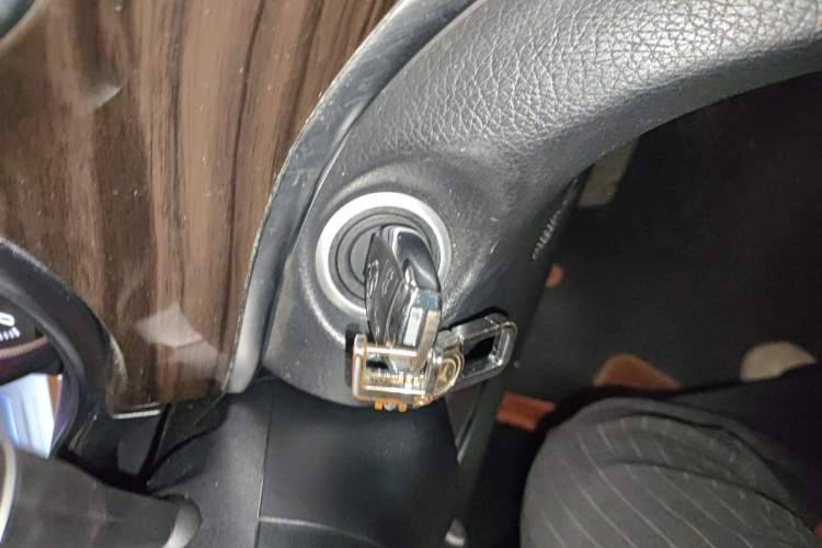 Used Mercedes-Benz V-Class 2018 V 260 Avantgarde Edition China VI Vehicle Key