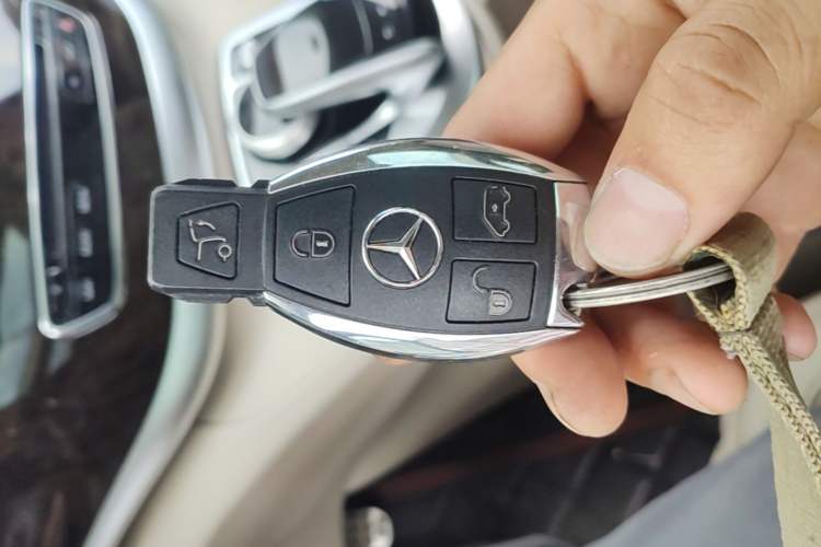 Used Mercedes-Benz V-Class 2018 V 260 Prestige Edition China VI Vehicle Key