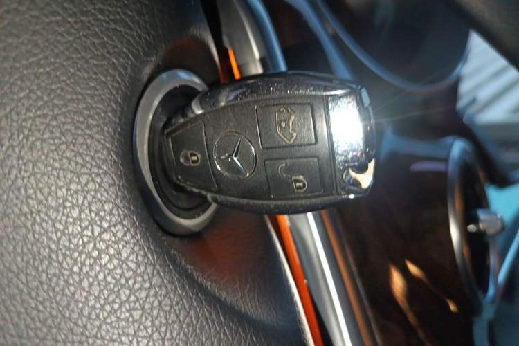 Used Mercedes-Benz V-Class 2018 V 260 L Prestige Extended Version China VI Vehicle Key