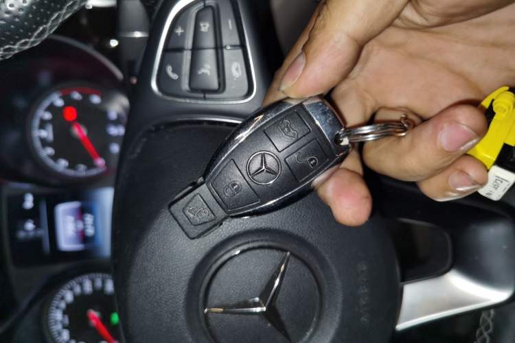 Used Mercedes-Benz V-Class 2018 V 260 L Prestige Extended Version China VI Vehicle Key
