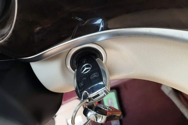 Used Mercedes-Benz V-Class 2018 V 260 L Prestige Extended Version China VI Vehicle Key