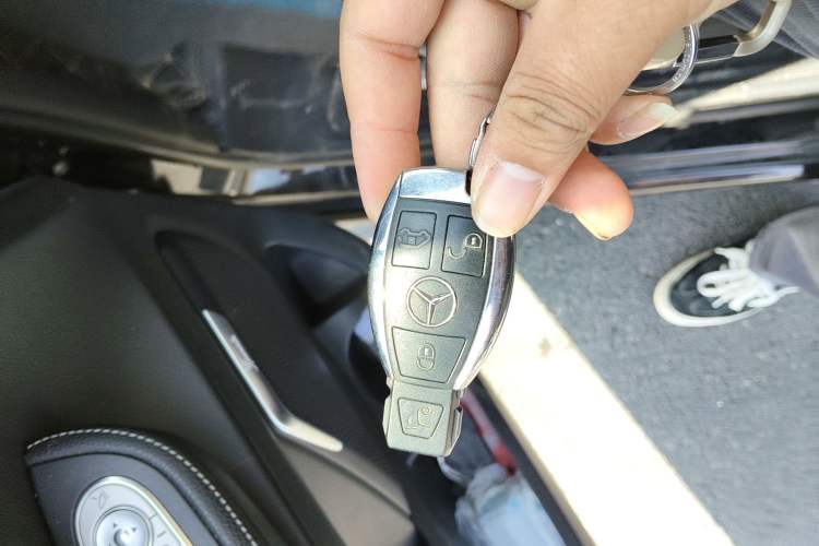 Used Mercedes-Benz V-Class 2018 V 260 L Prestige Extended Version China VI Vehicle Key