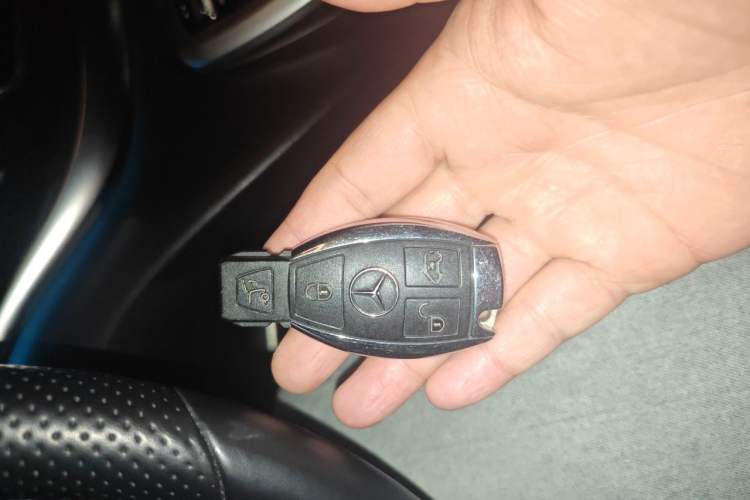 Used Mercedes-Benz V-Class 2018 V 260 Prestige Edition China VI Vehicle Key