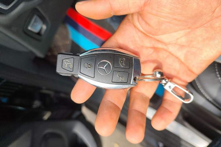 Used Mercedes-Benz V-Class 2018 V 260 L Prestige Extended Version China VI Vehicle Key