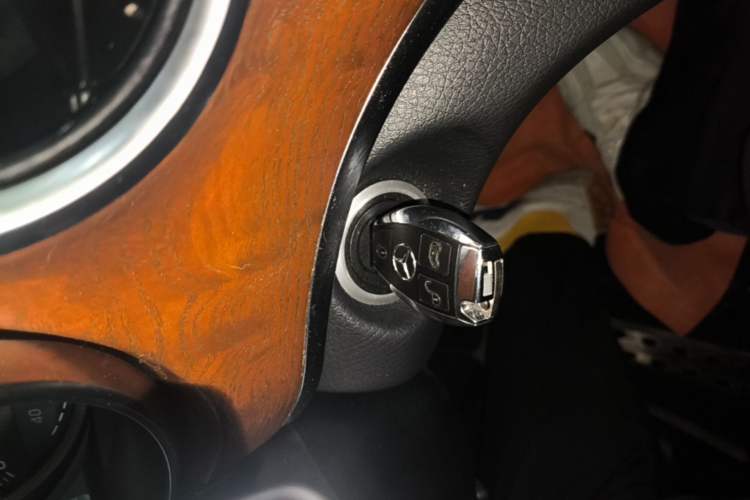 Used Mercedes-Benz V-Class 2018 V 260 L Prestige Extended Version China VI Vehicle Key