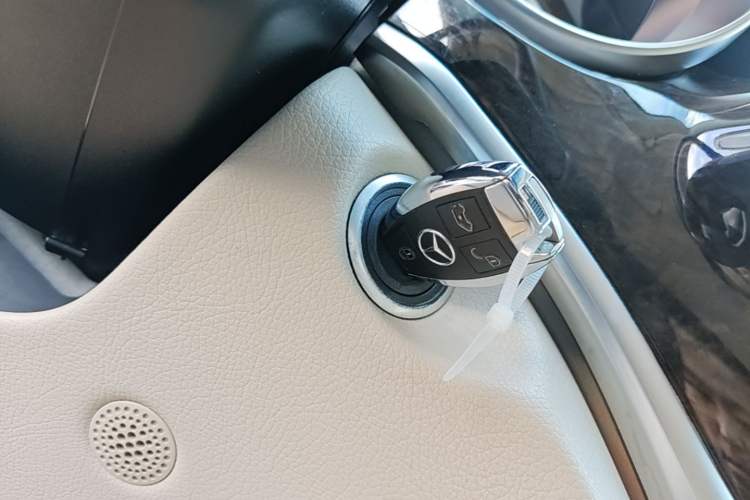 Used Mercedes-Benz V-Class 2018 V 260 L Prestige Extended Version China VI Vehicle Key