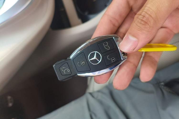 Used Mercedes-Benz V-Class 2018 V 260 L Prestige Extended Version China VI Vehicle Key