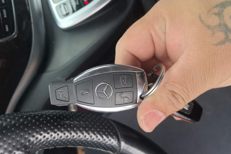 Used Mercedes-Benz V-Class 2018 V 260 L Prestige Extended Version China VI Vehicle Key