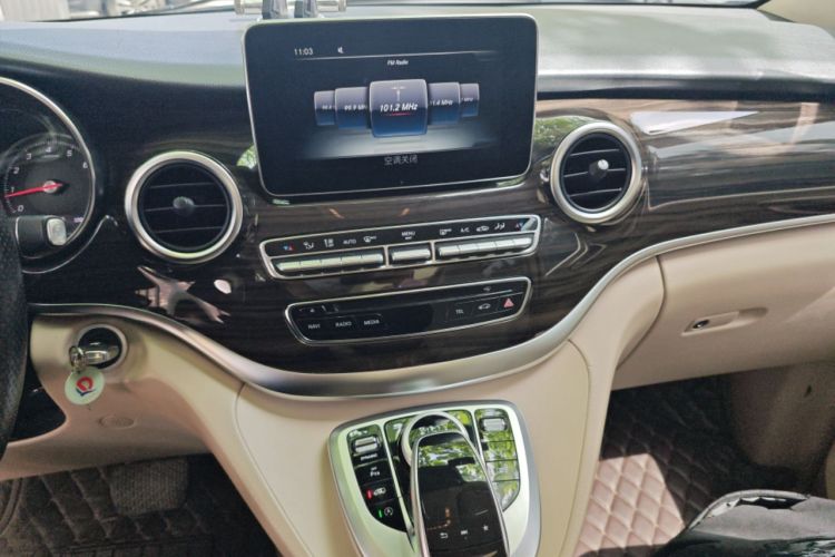 Used Mercedes-Benz V-Class 2018 V 260 Avantgarde Edition China VI Audio And AC Panel