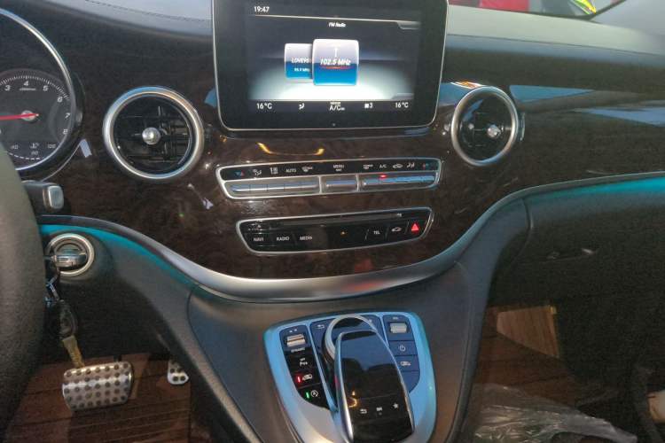 Used Mercedes-Benz V-Class 2018 V 260 L Prestige Extended Version China V Audio And AC Panel