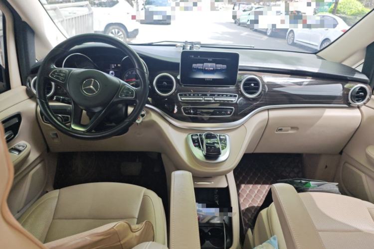 Used Mercedes-Benz V-Class 2018 V 260 Avantgarde Edition China VI Center Console