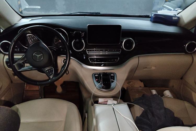 Used Mercedes-Benz V-Class 2018 V 260 Avantgarde Edition China VI Center Console