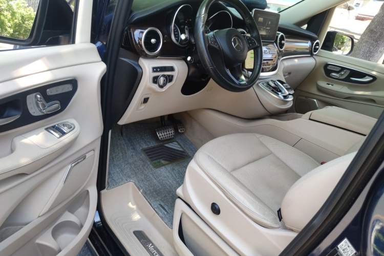 Used Mercedes-Benz V-Class 2018 V 260 Prestige Edition China VI Driver Seat