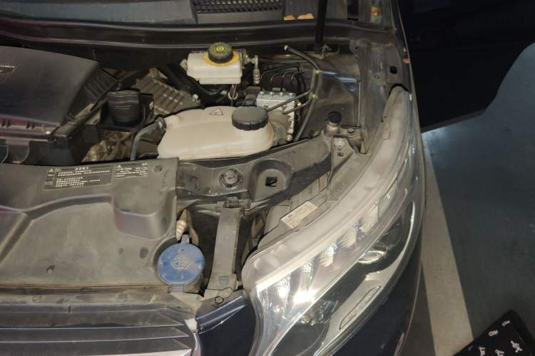 Used Mercedes-Benz V-Class 2018 V 260 Avantgarde Edition China V Engine Bay Left