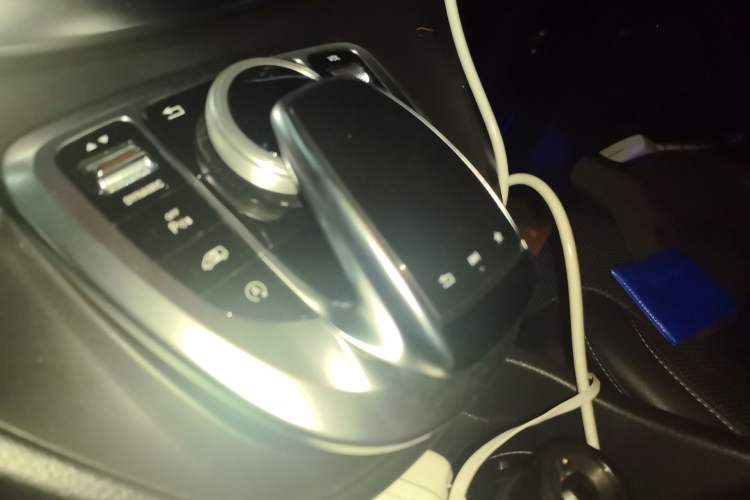 Used Mercedes-Benz V-Class 2018 V 260 L Prestige Extended Version China VI Gear Lever