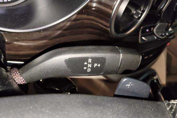 Used Mercedes-Benz V-Class 2018 V 260 Avantgarde Edition China VI Gear Lever