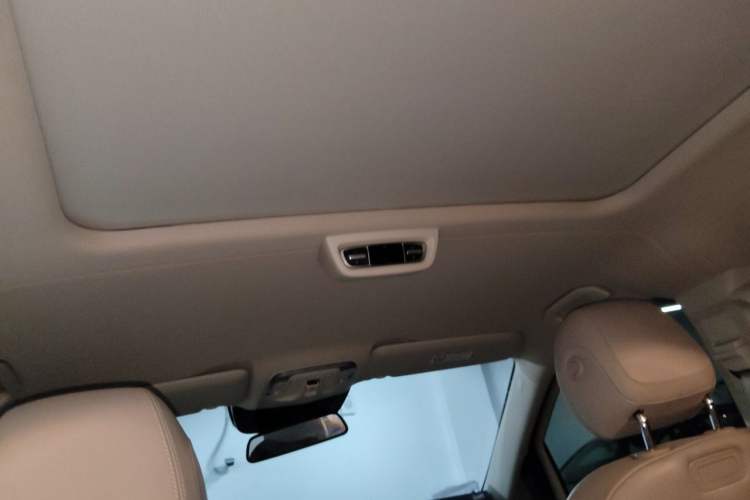 Used Mercedes-Benz V-Class 2018 V 260 Avantgarde Edition China VI Headliner