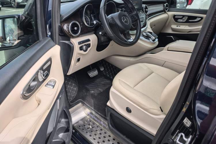 Used Mercedes-Benz V-Class 2018 V 260 Prestige Edition China VI Interior 4