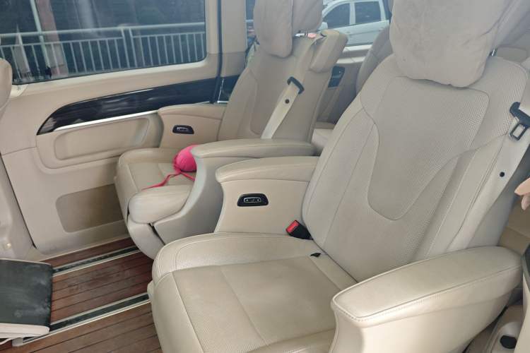 Used Mercedes-Benz V-Class 2018 V 260 Avantgarde Edition China VI Left Rear Seat