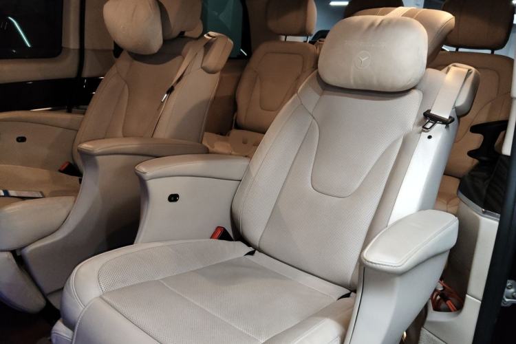 Used Mercedes-Benz V-Class 2018 V 260 Avantgarde Edition China VI Left Rear Seat