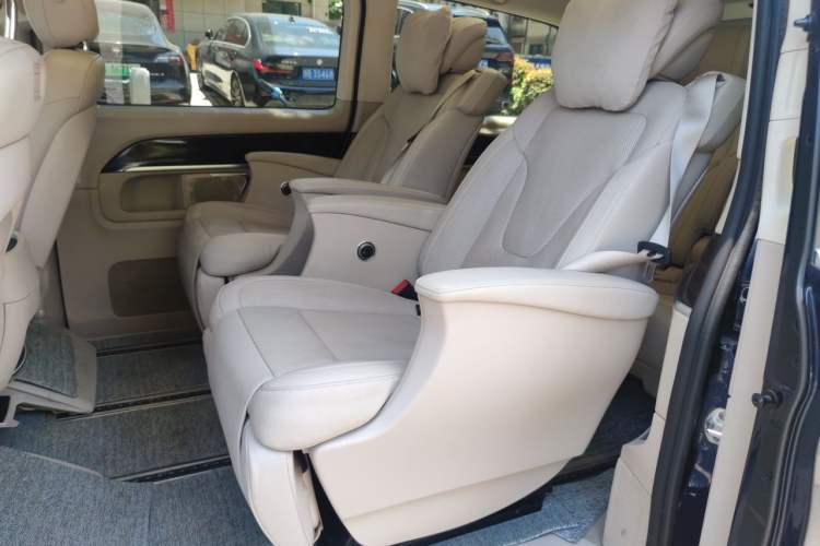 Used Mercedes-Benz V-Class 2018 V 260 Prestige Edition China VI Left Rear Seat