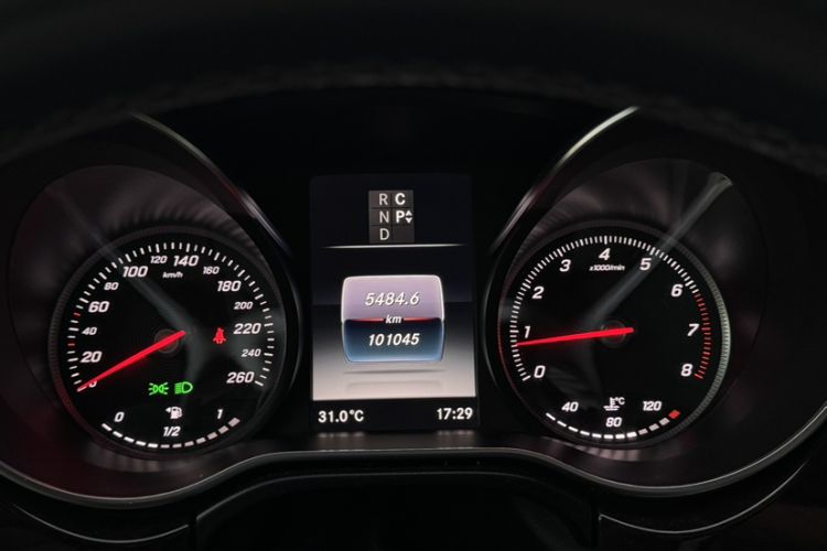 Used Mercedes-Benz V-Class 2018 V 260 Prestige Edition China VI Odometer Close Up