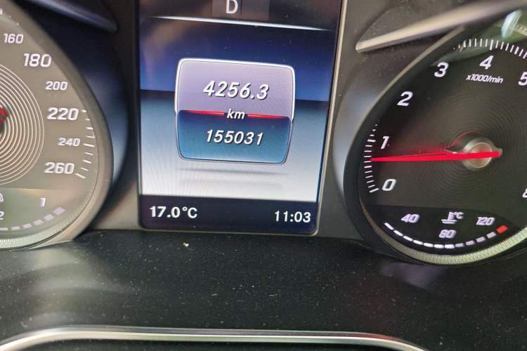 Used Mercedes-Benz V-Class 2018 V 260 Avantgarde Edition China VI Odometer Close Up