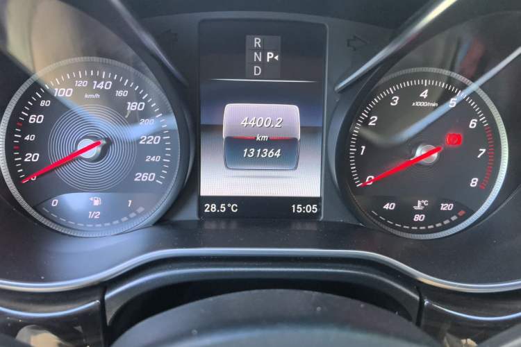 Used Mercedes-Benz V-Class 2018 V 260 Avantgarde Edition China V Odometer Close Up