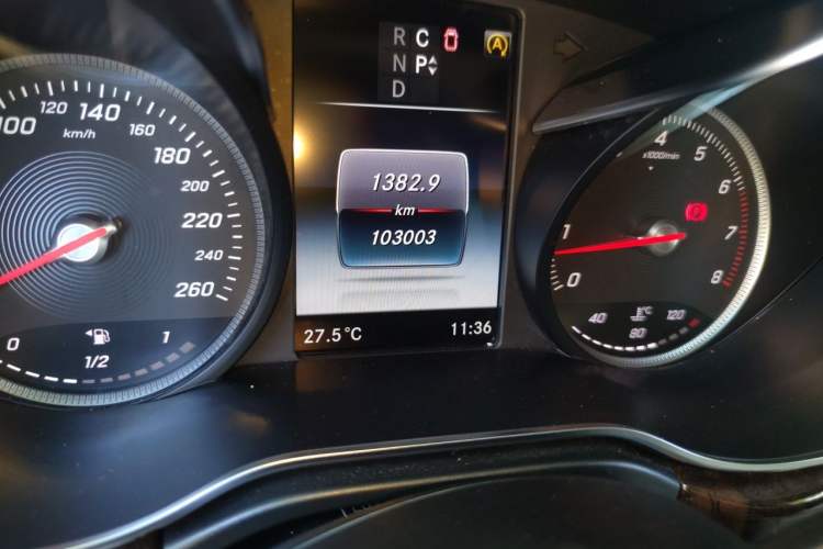 Used Mercedes-Benz V-Class 2018 V 260 Prestige Edition China VI Odometer Close Up