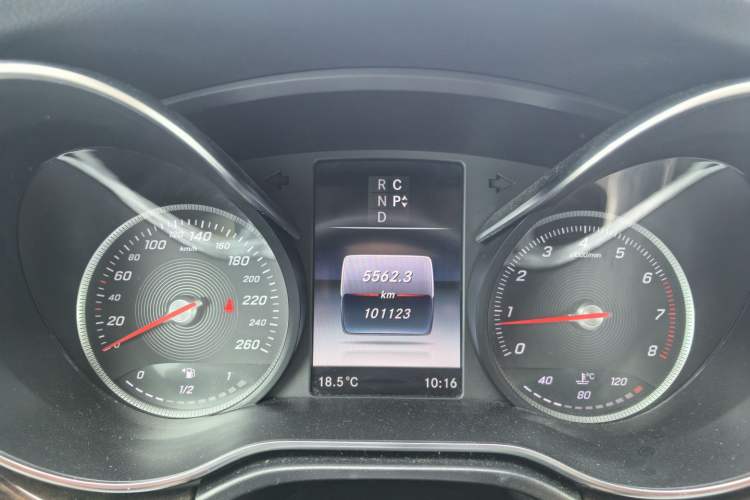 Used Mercedes-Benz V-Class 2018 V 260 Prestige Edition China VI Odometer Close Up