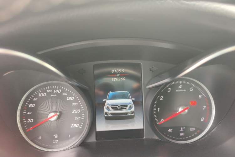 Used Mercedes-Benz V-Class 2018 V 260 Avantgarde Edition China V Odometer Close Up