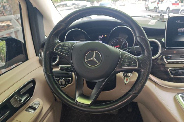 Used Mercedes-Benz V-Class 2018 V 260 Avantgarde Edition China VI Steering Wheel
