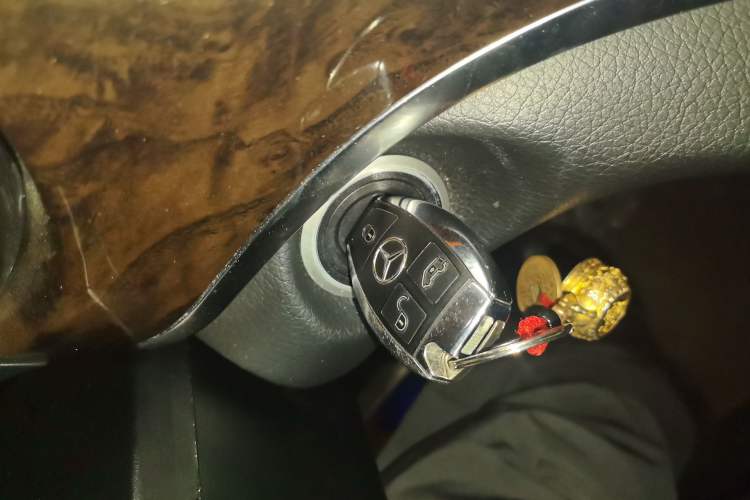 Used Mercedes-Benz V-Class 2018 V 260 L Prestige Extended Version China VI Vehicle Key
