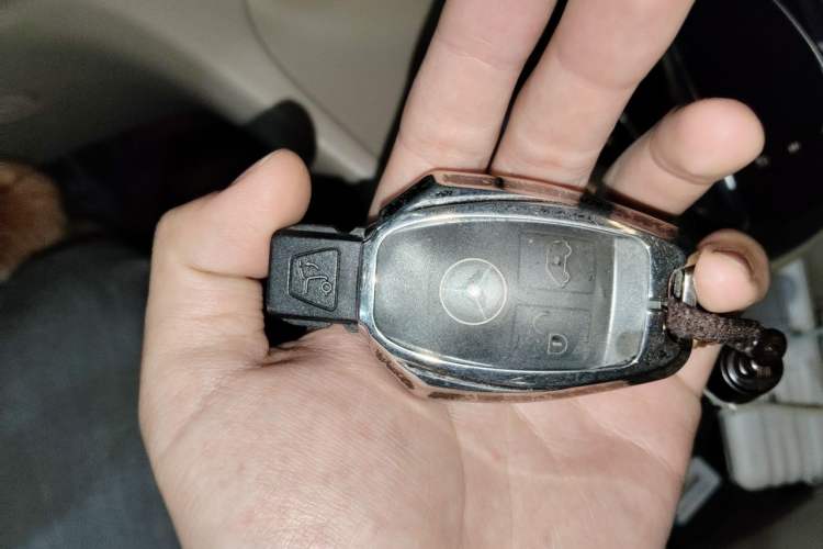 Used Mercedes-Benz V-Class 2018 V 260 Avantgarde Edition China VI Vehicle Key