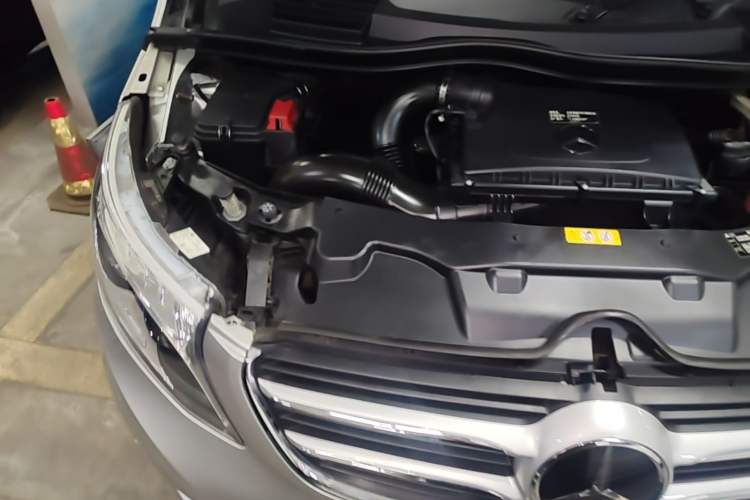 Used Mercedes-Benz V-Class 2018 V 260 Prestige Edition China V Engine Bay Right
