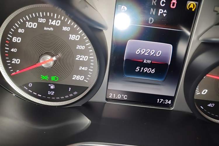 Used Mercedes-Benz V-Class 2018 V 260 Prestige Edition China V Odometer Close Up