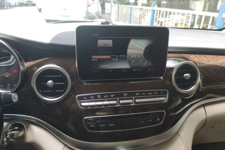 Used Mercedes-Benz V-Class 2018 V 260 L Prestige Extended Version China V Audio And AC Panel