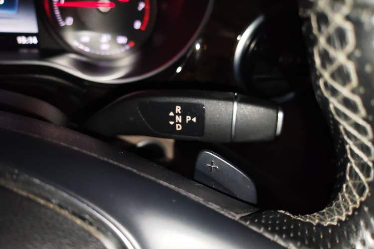 Used Mercedes-Benz V-Class 2018 V 260 L Prestige Extended Version China VI Gear Lever