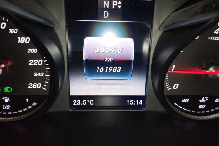 Used Mercedes-Benz V-Class 2018 V 260 L Prestige Extended Version China VI Odometer Close Up