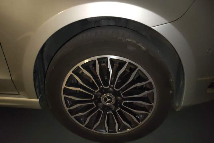 Used Mercedes-Benz V-Class 2018 V 260 L Prestige Extended Version China VI Right Front Wheel Hub