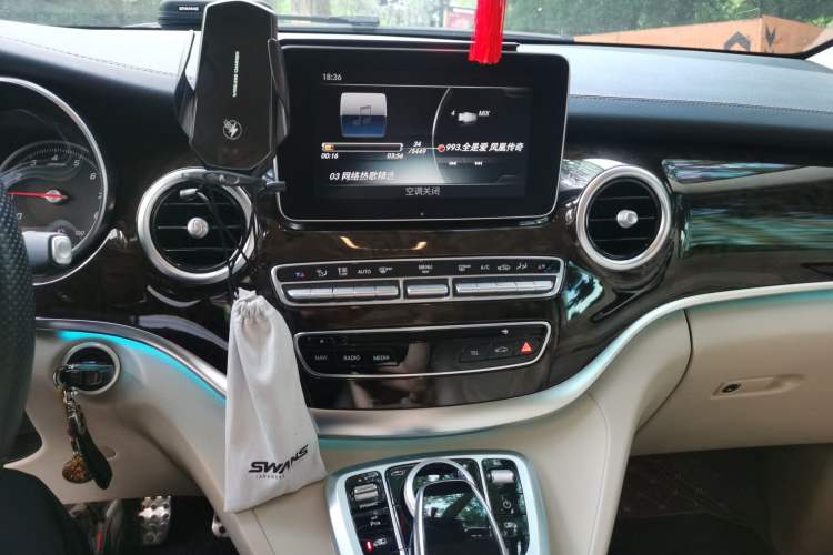 Used Mercedes-Benz V-Class 2018 V 260 L Prestige Extended Version China VI Audio And AC Panel
